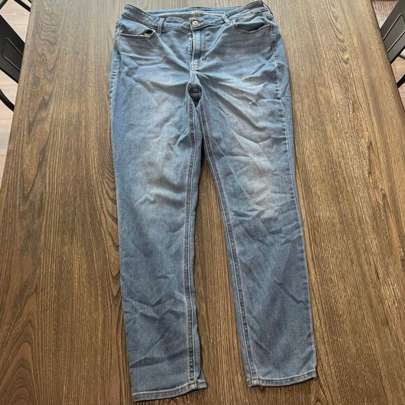 Old Navy Super Skinny Jeans High Rise Whiskering Denim Medium Wash Blue Size 14 - Picture 1 of 12